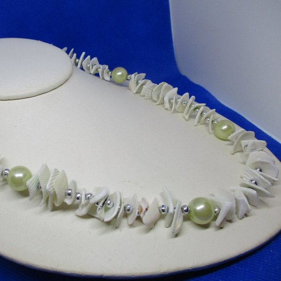 Seashell Necklace Real Seashell Chips Faux Pearls SilverTone Plastic Spacer Bead - Picture 4 of 12